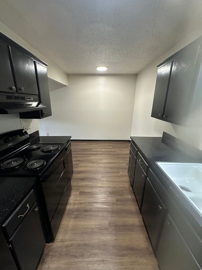 Building Photo - Cara Manor