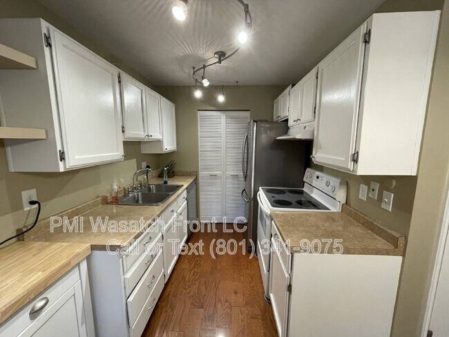 Building Photo - 662 E Cobblestone Ln