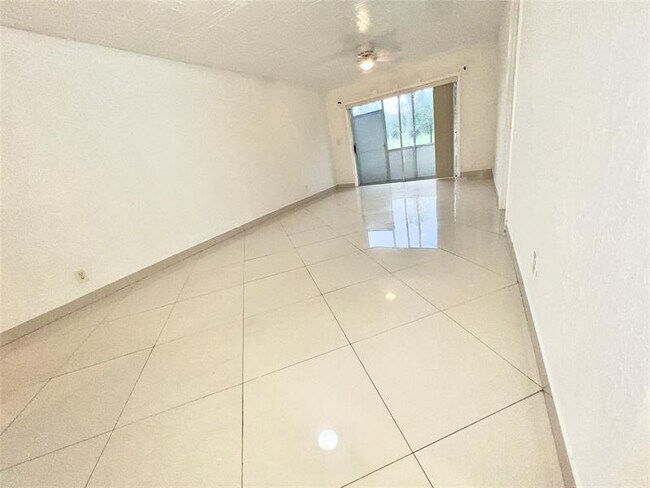 Foto del edificio - 1021 NW 45th St