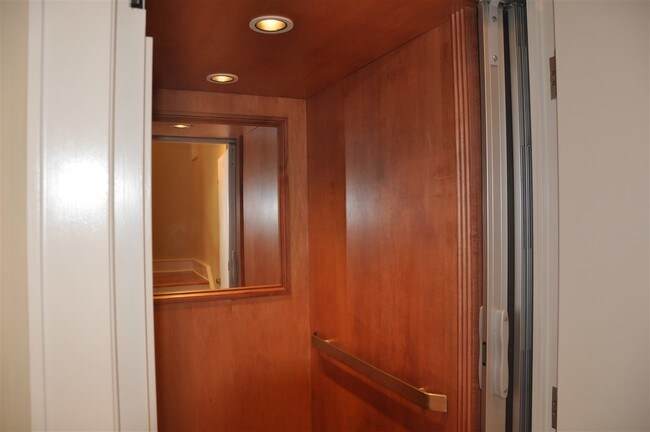 Foto del edificio - 8715 Churchill Rd