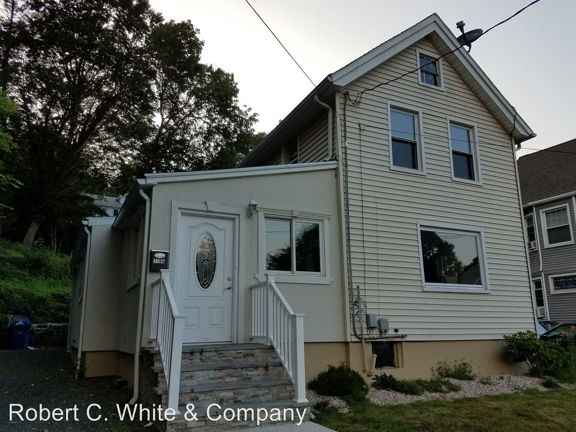 Primary Photo - 1196 Forest Rd
