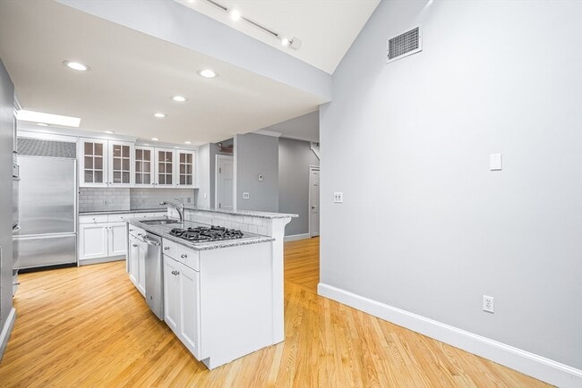 Building Photo - 11 Elmwood Ave