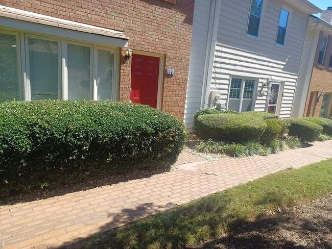 Building Photo - 110 Holcomb Ferry Rd