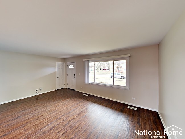 Building Photo - 2522 Ravinia Ln