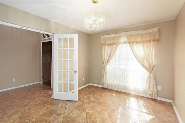 Building Photo - 16350 Mellow Oaks Ln