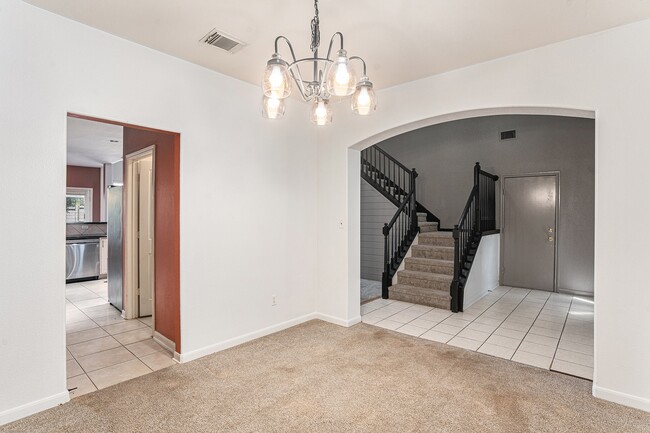 Foto del edificio - 2635 Lakehills St