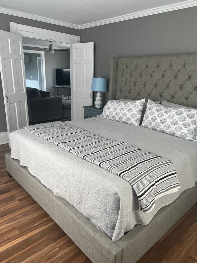 Master bedroom - 747 Ann St