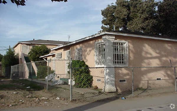 Primary Photo - 4243 E Compton Blvd