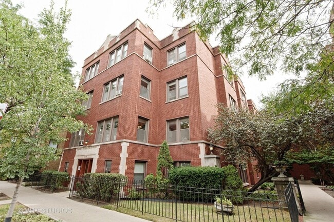 Building Photo - 1319 W Addison St