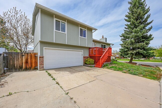 Foto del edificio - 4 bedroom, 2 bath home with 2 car garage