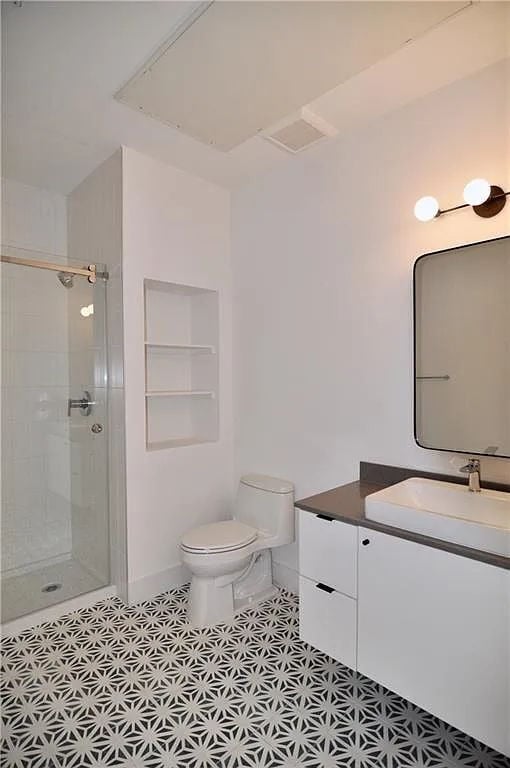 Building Photo - "Chic 2-Bed Gem in Vibrant East Austin Locale – Welcome Home!"