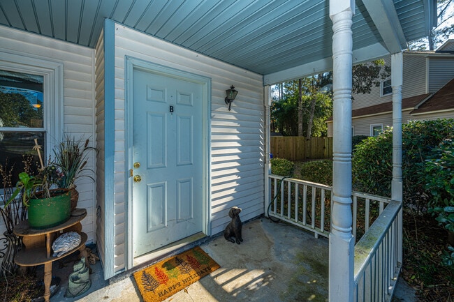 Building Photo - 1224 Meadow Park Ln