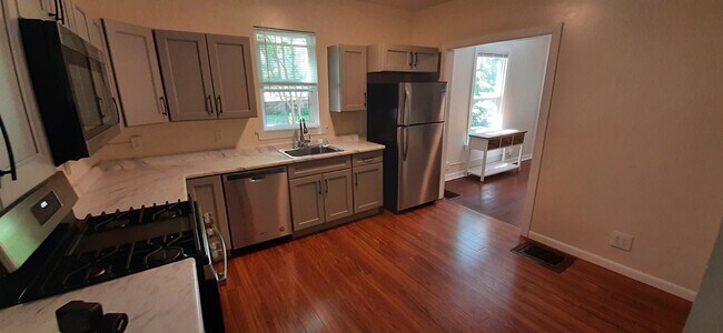 Building Photo - 409 S Aurora St