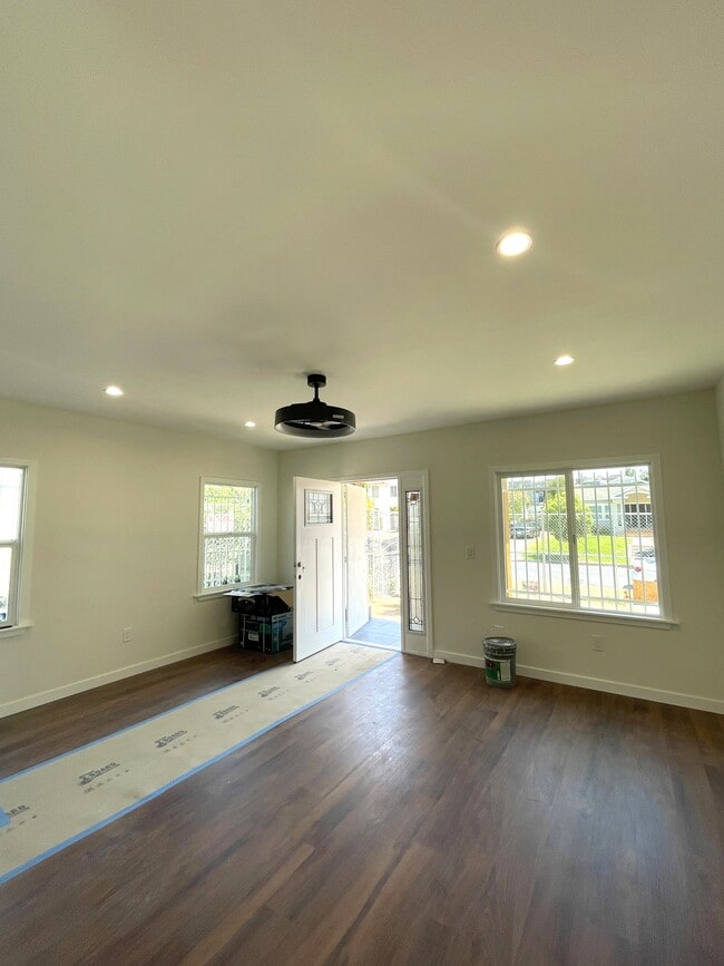 Building Photo - 1167 N Berendo St