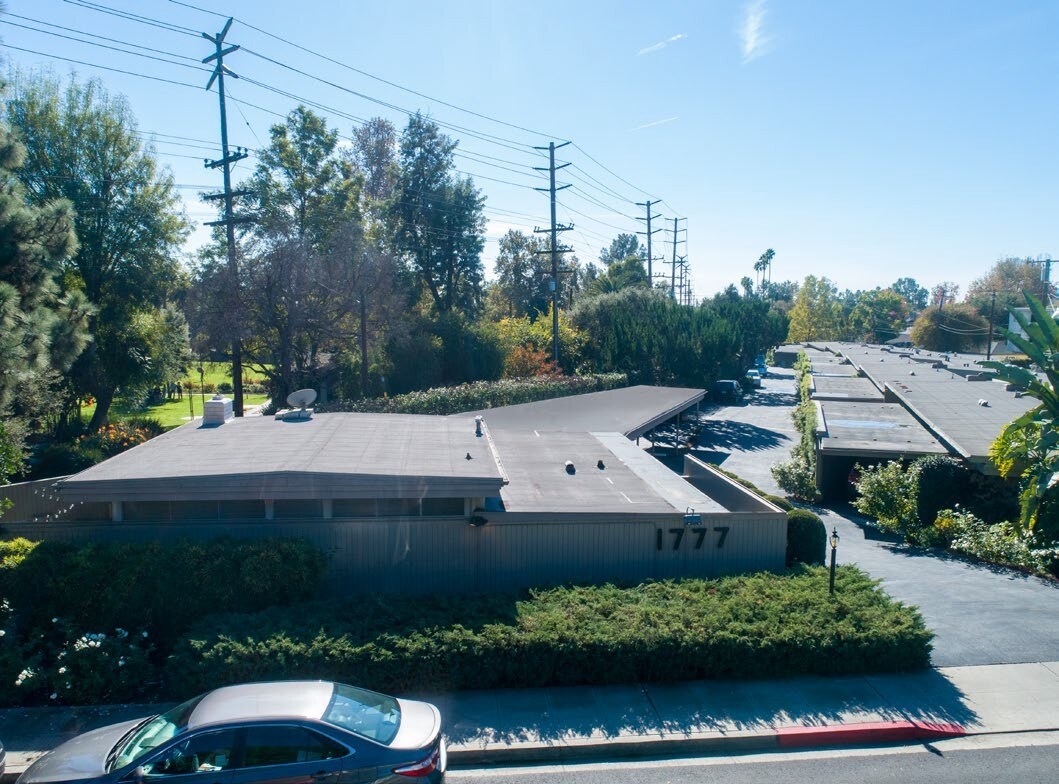 Building Photo - 1777 Grevelia St