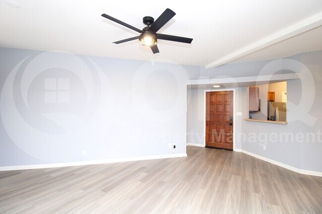 Foto del edificio - 10301 N 70th St