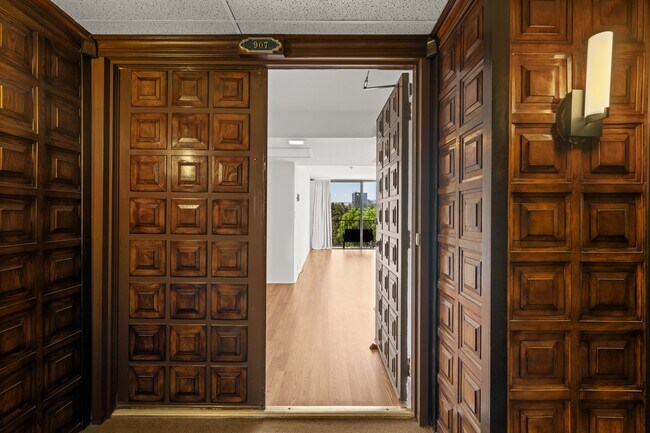 Building Photo - 10535 Wilshire Blvd