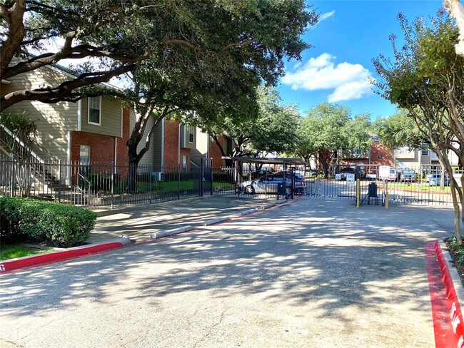 Building Photo - 3647 W Northgate Dr