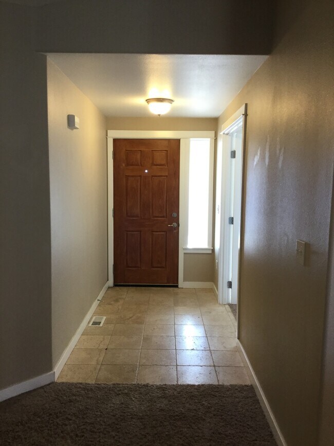 Foto del edificio - Comfort and Convenience in NE Albany