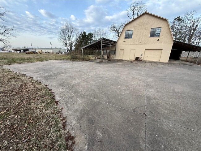 Building Photo - 624 W Post Rd