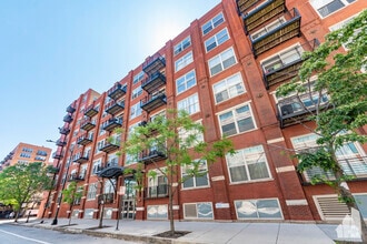 Building Photo - 420 S Clinton St