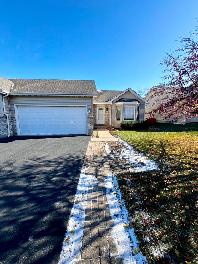 Foto principal - 1129 Golf Ct