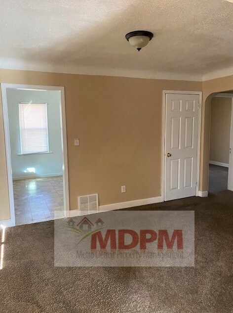 Foto del edificio - 9549 Grandmont Ave