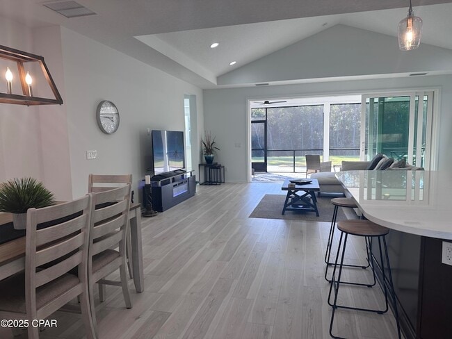 Foto del edificio - 9259 Paradise Dr