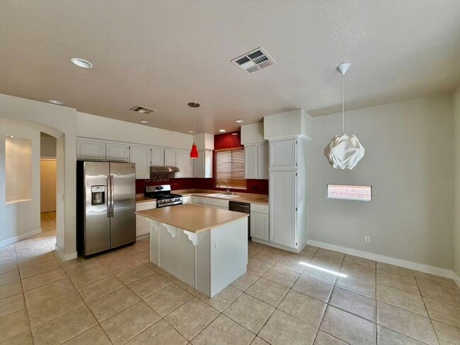 Foto del edificio - Beautiful and well-maintained two-story home in summerlin