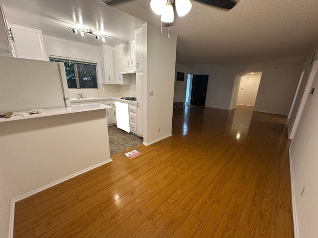 Foto del edificio - 1906 Pelham Ave