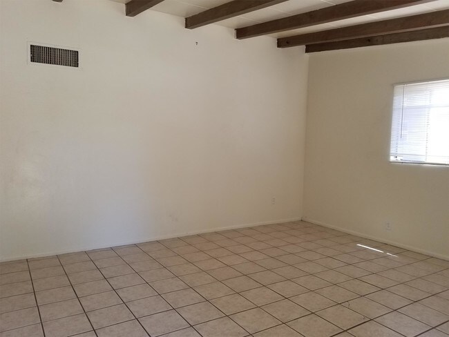 Foto del edificio - 3919 E Lind Rd