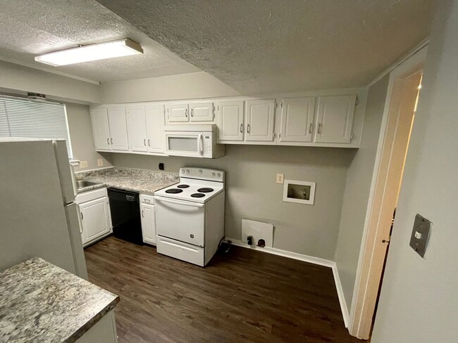 Foto del edificio - 2 bed 1.5 bath town home available in NE J...