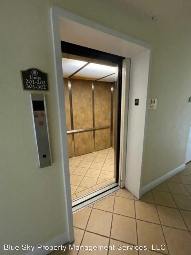 Building Photo - 1 br, 1 bath House - 1338 SEVEN EAGLES CT,...