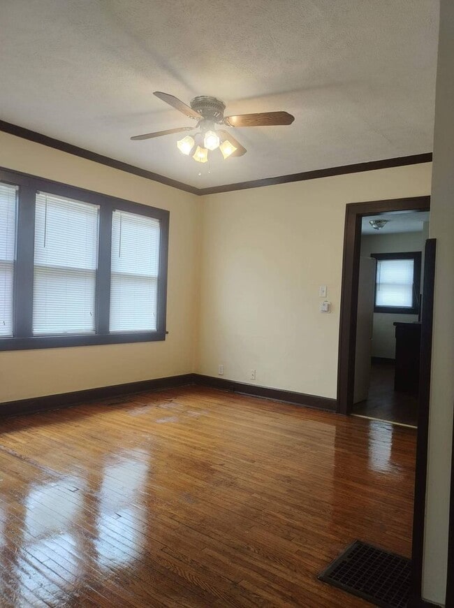 Building Photo - Home for Rent Northwest Rockford