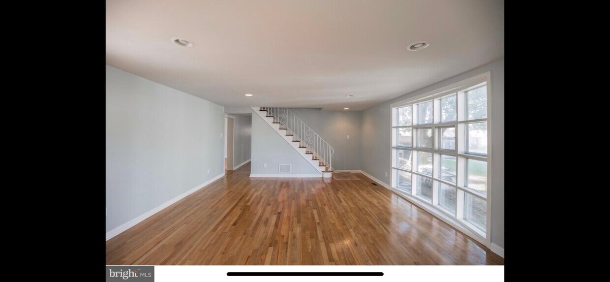 Primary Photo - 123 S Oak Ave