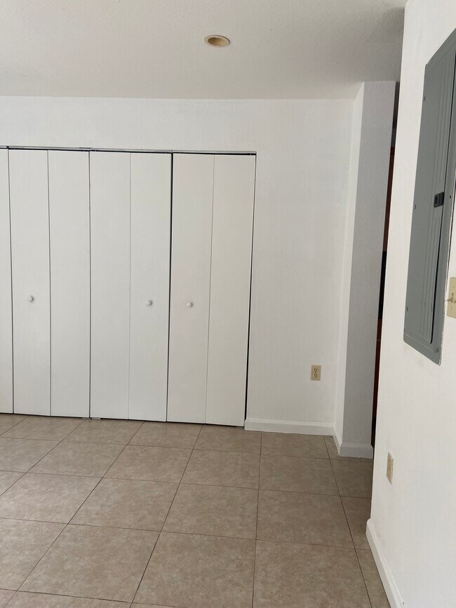 Armario de la habitación de Florida - 812 NW 22nd Pl