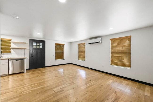 Building Photo - 1711 Brentwood St