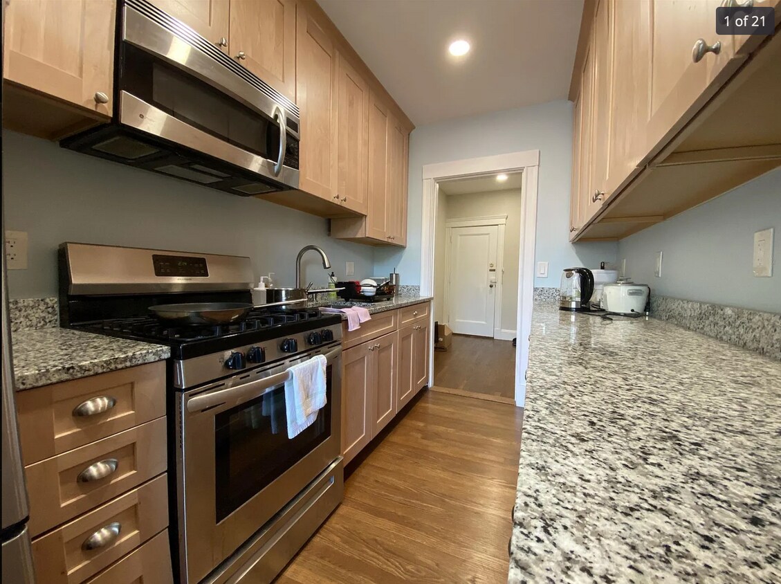 Foto principal - 1699 Cambridge St
