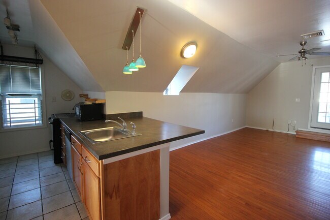 Building Photo - 21 E Glenside Ave