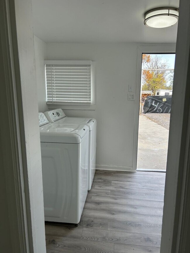 Foto del edificio - 2 Bedroom Single Family Home in Denver