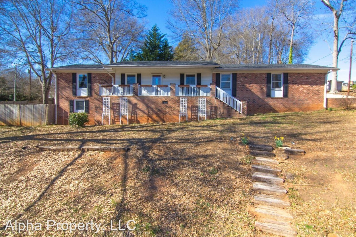 Primary Photo - 214 W Circle Ave