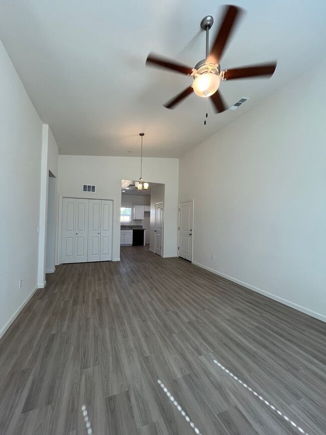 Building Photo - 4214