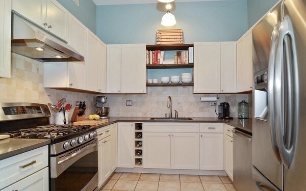 Primary Photo - 2600 N Southport Ave