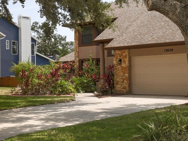 Building Photo - Unfurnished Annual Rental Available