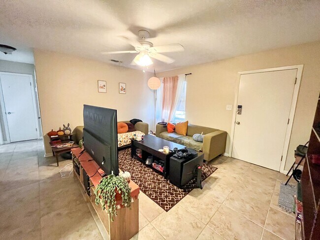 Foto del edificio - 3815 NW 45th St