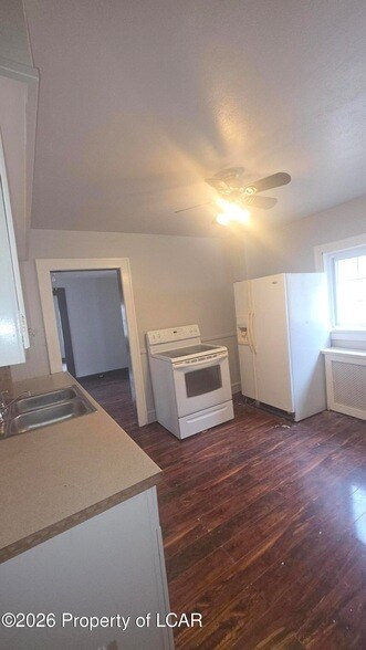 Building Photo - 117 E Green St