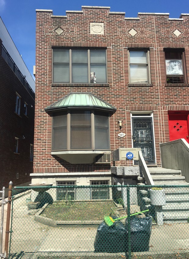 Foto principal - 58-51 44th Ave