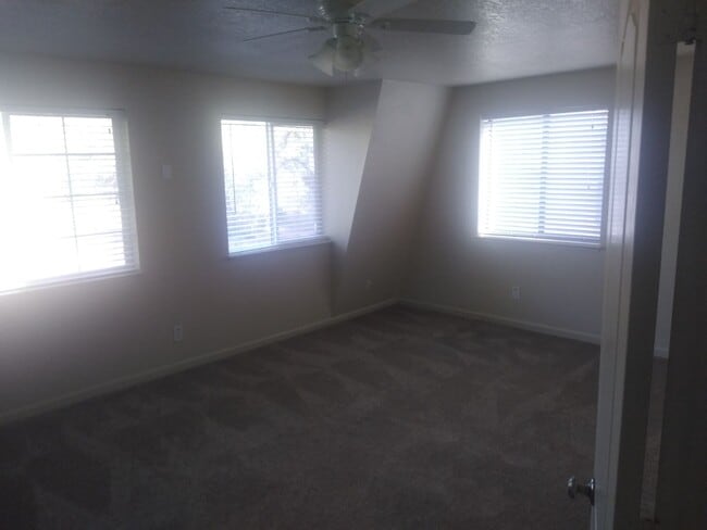 Building Photo - 2 Bedroom Single Family Home in Loomis-Bring your Animals!