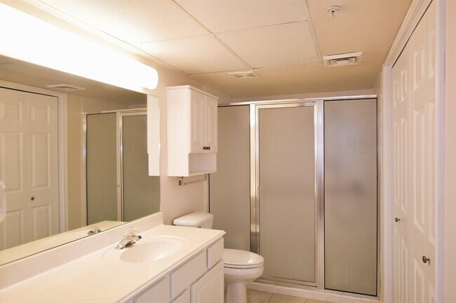 Building Photo - 2815 Kings Crossing Dr
