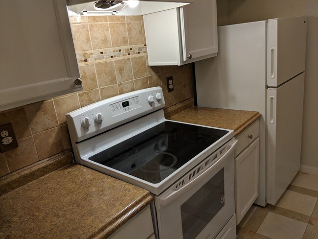 Foto del edificio - 6606 De Moss Dr